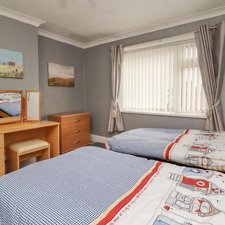 19 Slinger Road Villa Кливлис Екстериор снимка